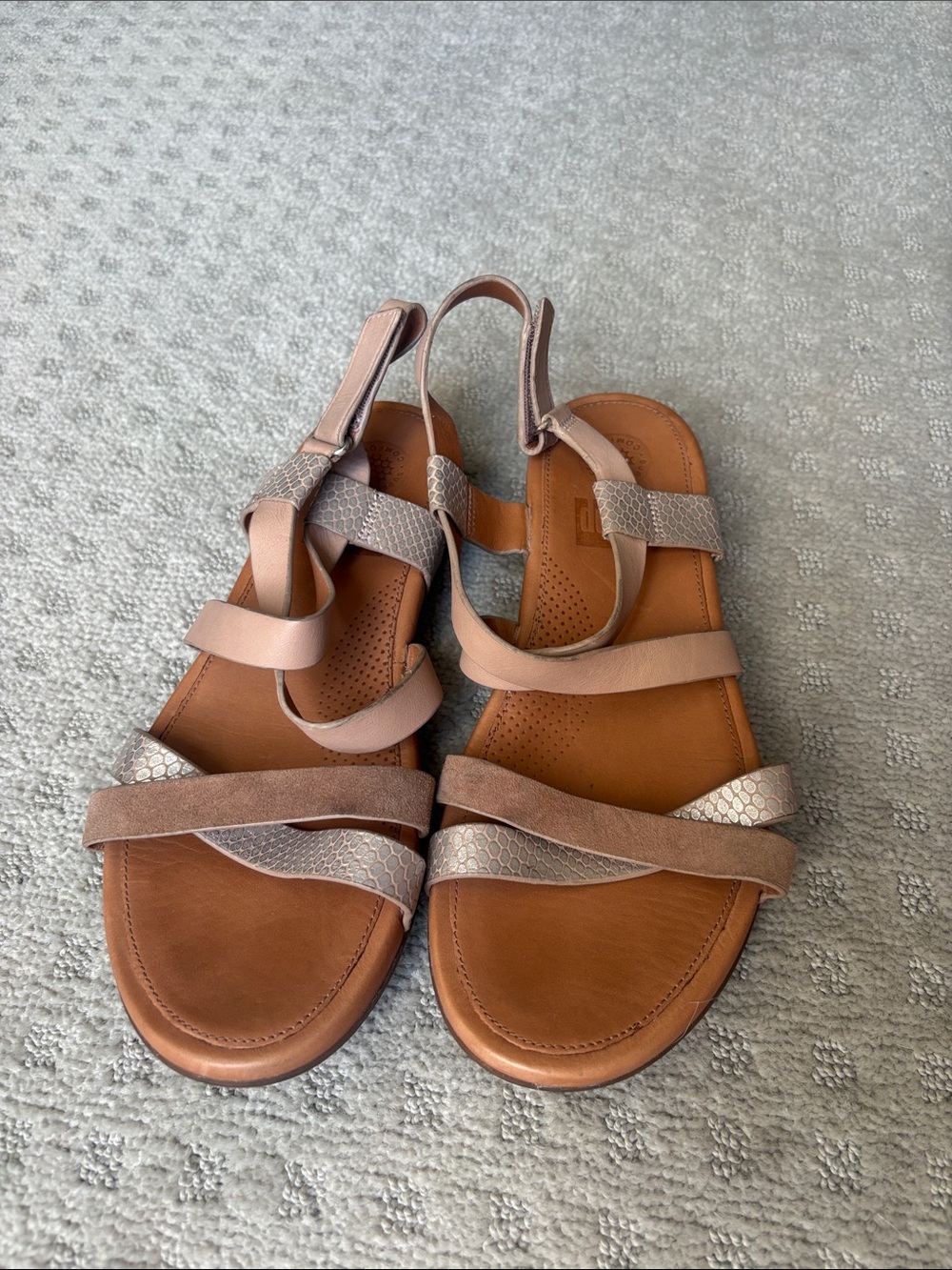 FitFlop Mixed-Neutral Strappy Leather Sandals in Brown and Taupe